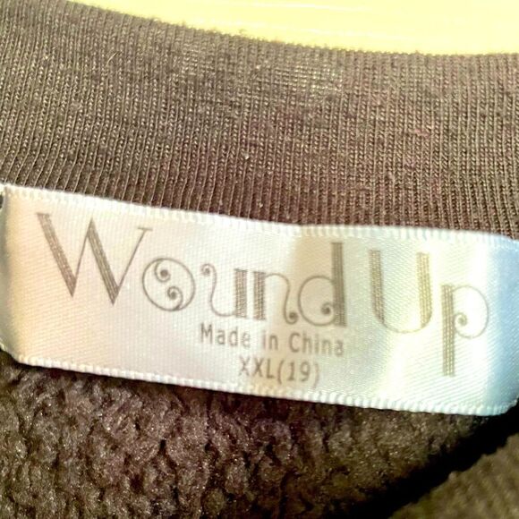 BLACK WASHABLE VELVET & SEQUIN SWEATER with BLUE KITTIES EUC SIZE XXL - Picture 4 of 5